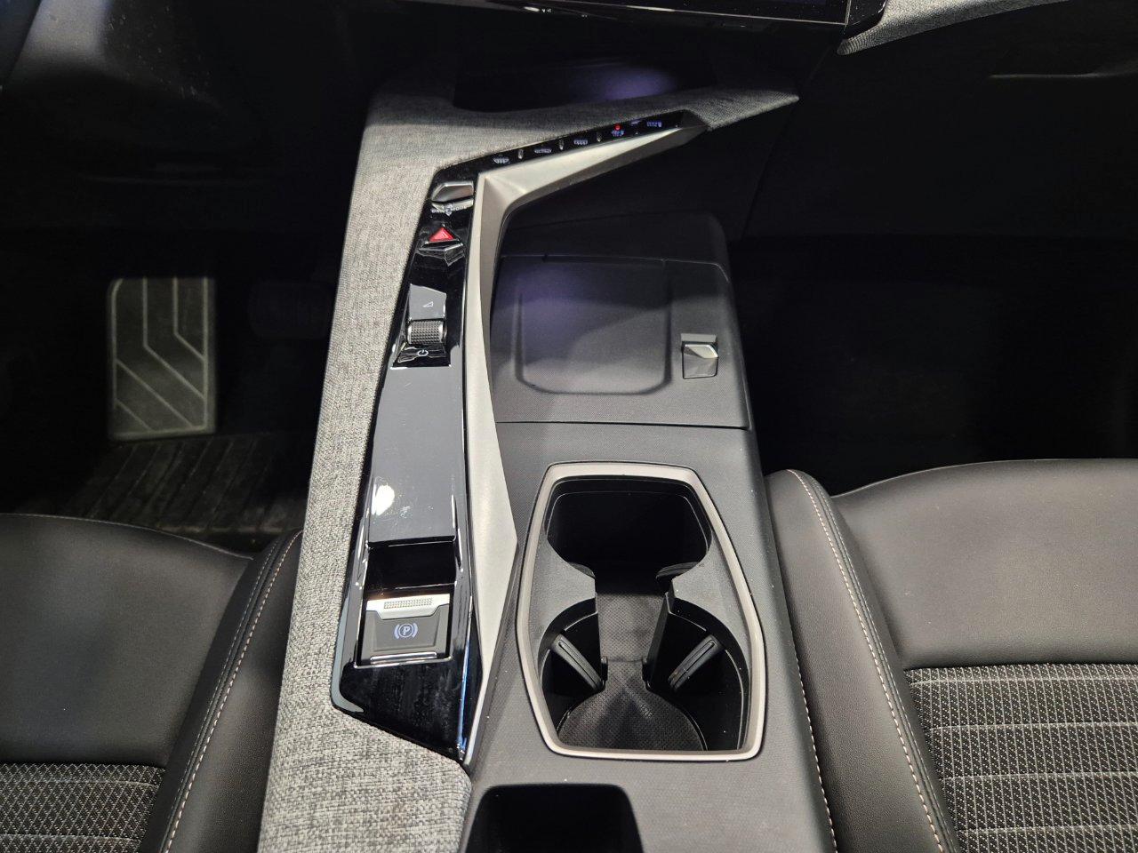 PEUGEOT 3008 Hybrid 145 e-DCS6 Panoramic Pack IN PROMO
