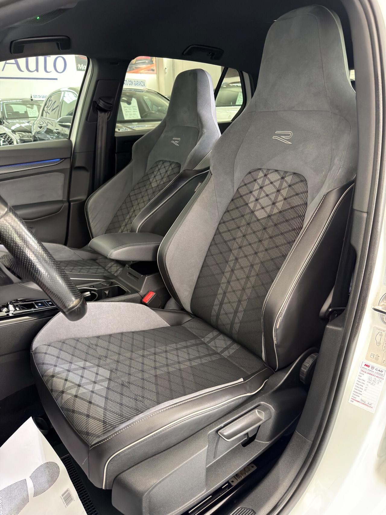 Volkswagen Golf 1.5 eTSI 150 CV EVO ACT DSG R-Line