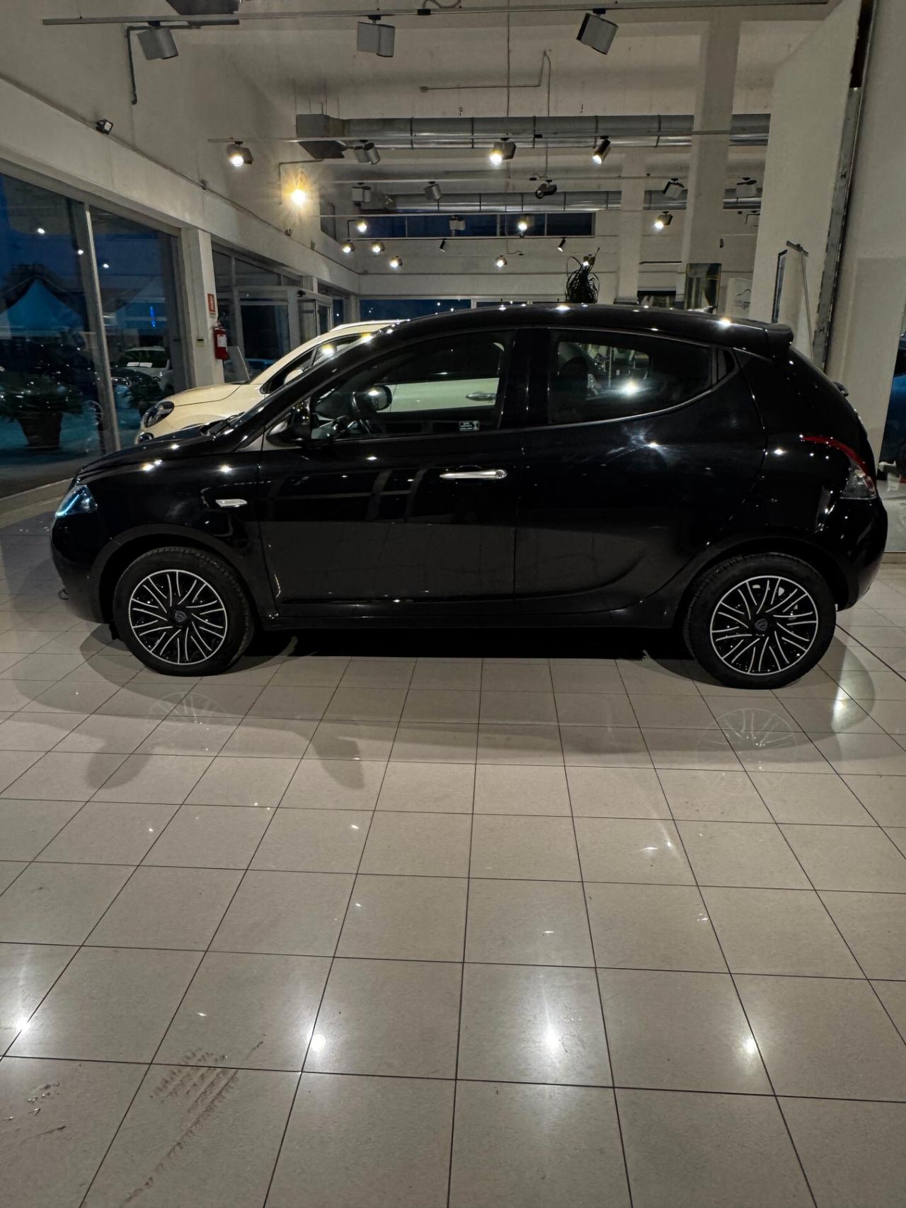 LANCIA YPSILON GOLD FULL OPTIONAL