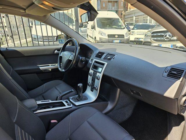 VOLVO V50 D2