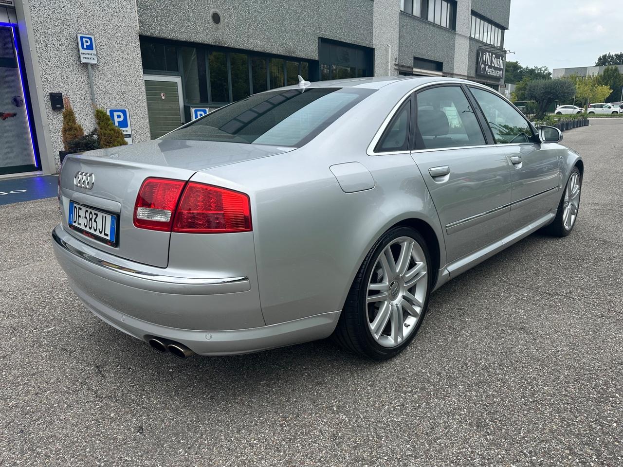 Audi A8 S8 5.2 V10 quattro tiptronic