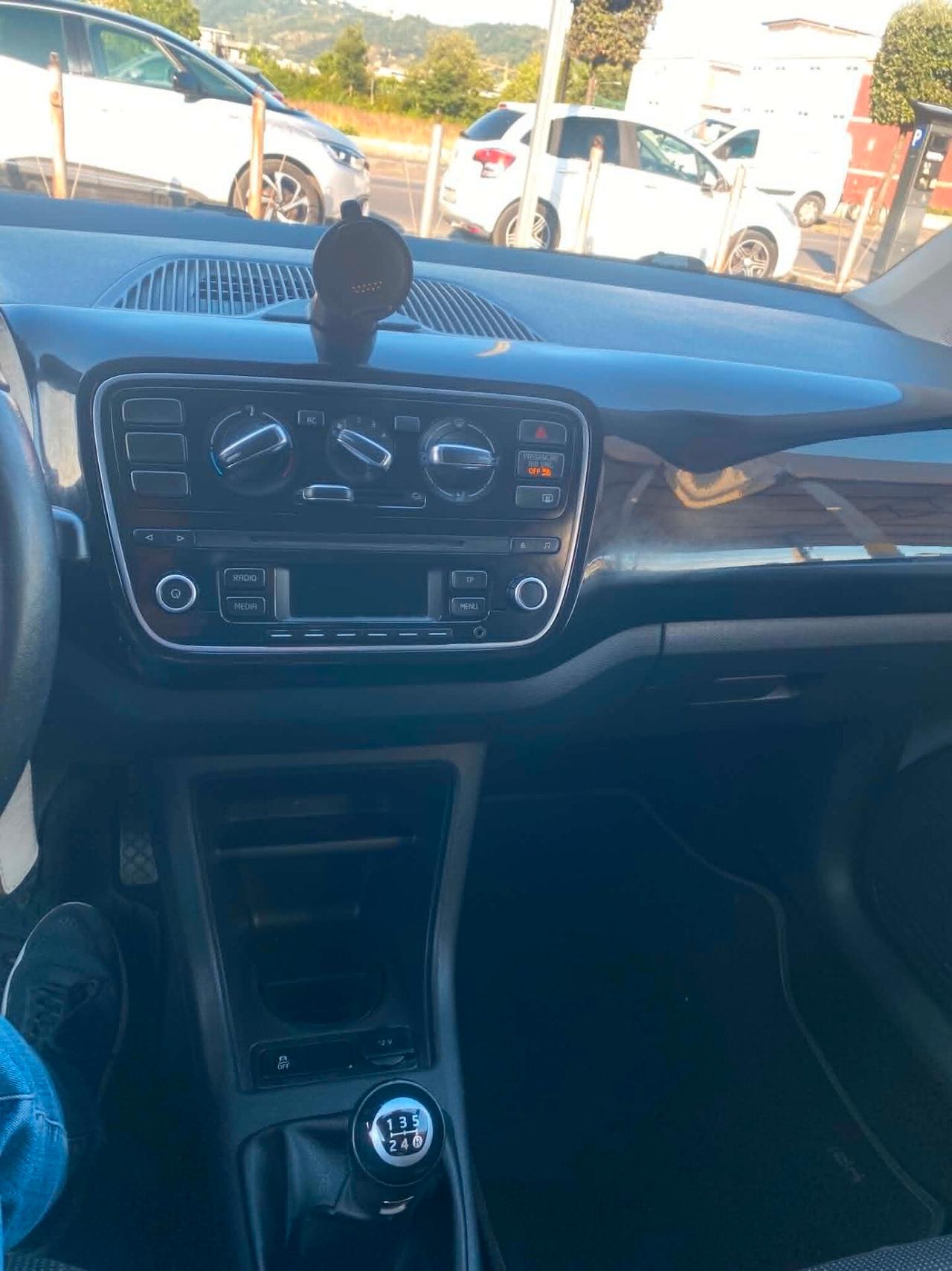 Volkswagen up! 1.0 3p. X Neopatentati a Prezzo