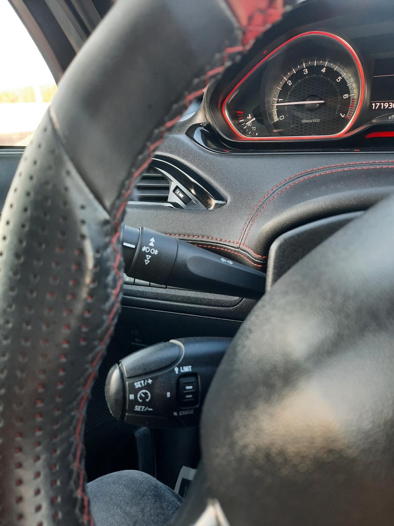 Peugeot 208 1.6 THP 200 CV 3 porte GTi