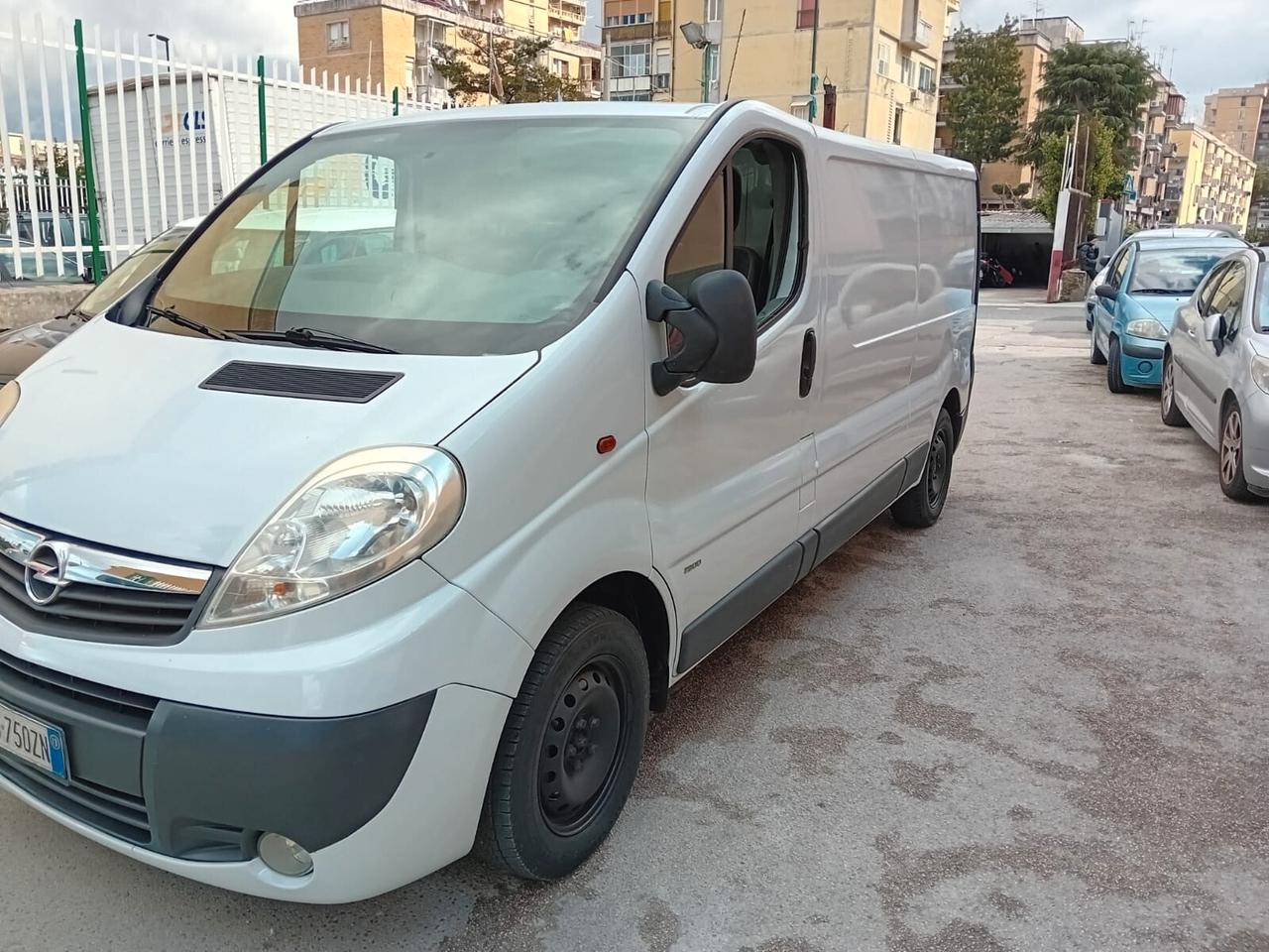 Opel Vivaro 27 2.0 CDTI 120CV PC-TN Furgone GARANZIA 12 MESI TAGLIANDATO PRONTA CONSEGNA Prezzo al pubblico