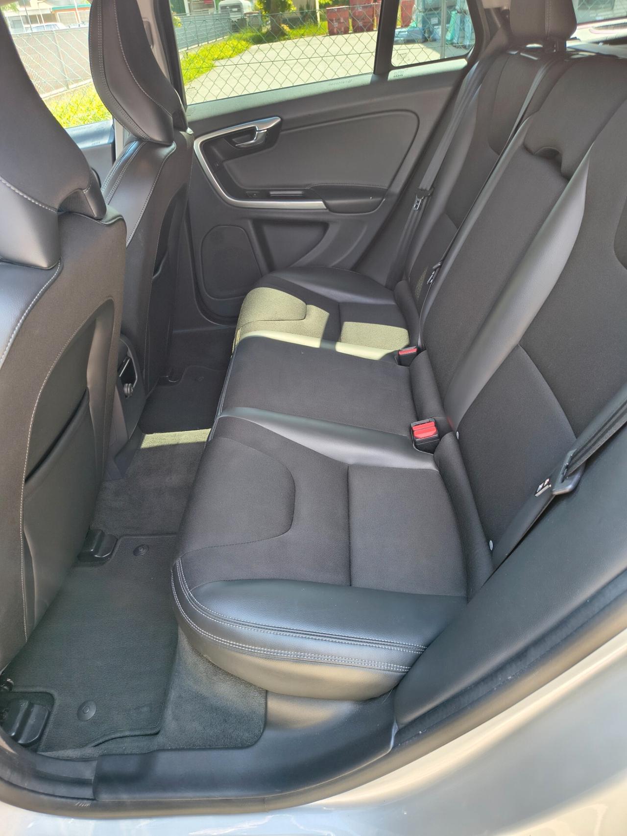 Volvo V60 Cross Country D3 Momentum