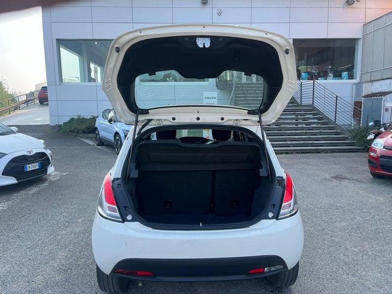 Lancia Ypsilon Ypsilon 1.0 FireFly 5 porte S&S Hybrid Silver Plus