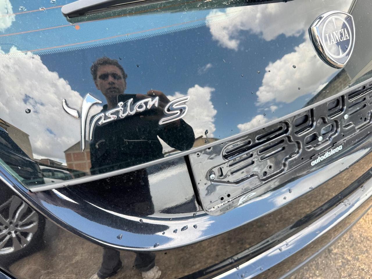 Lancia Ypsilon 1.2 69 CV Unyca MOMO DESIGN