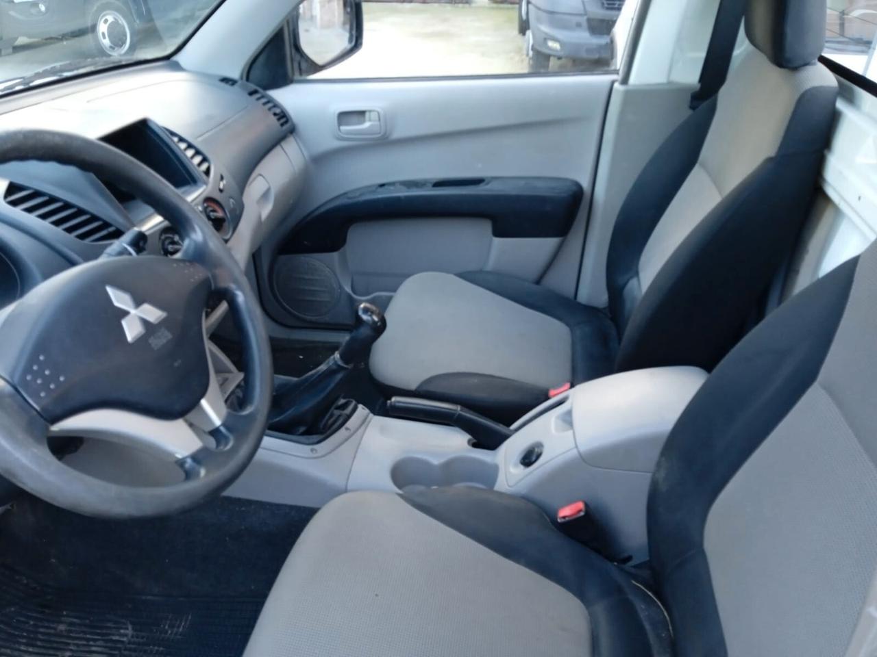 Mitsubishi l200 2.5 di-d 4x4 2 porte 220000km