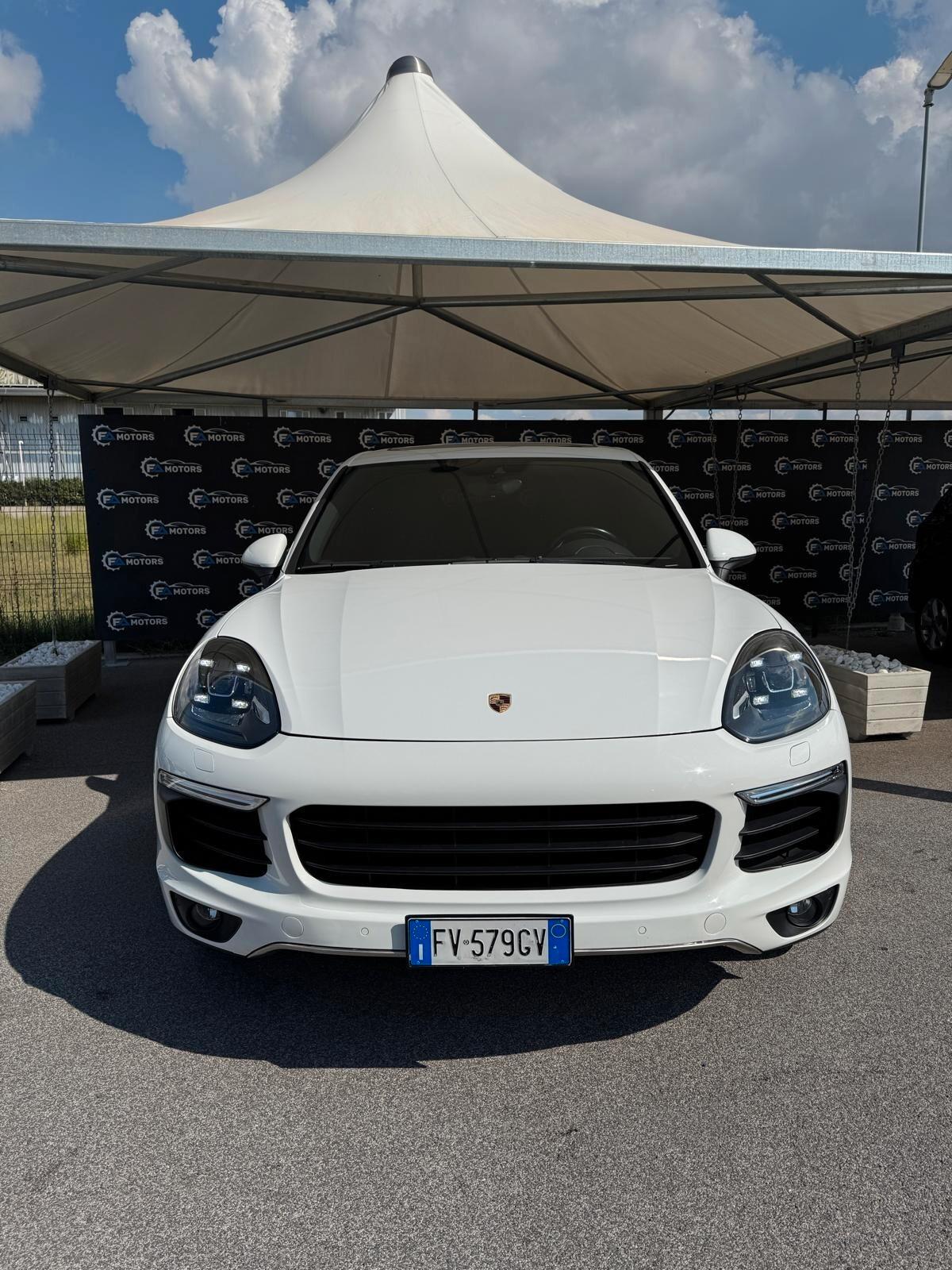 Porsche Cayenne 3.0 Diesel v6 - full optional!!!