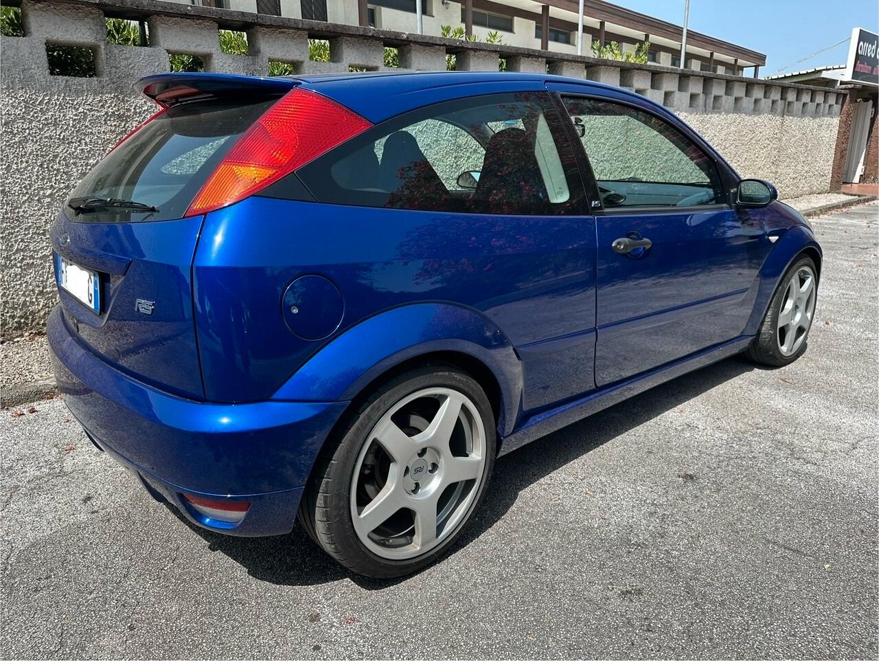Ford Focus 2.0i 16V cat 3p. RS215