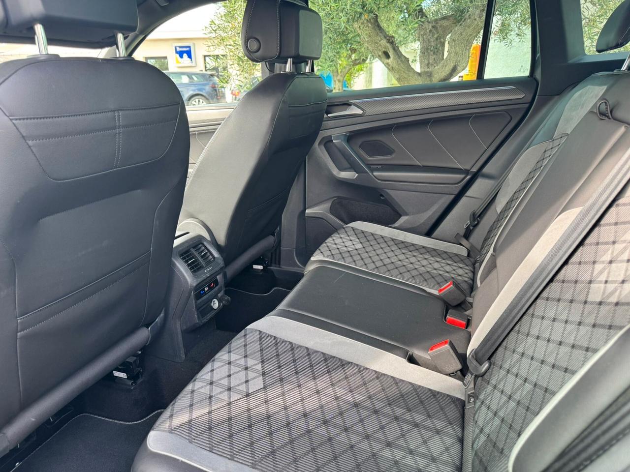 Volkswagen Tiguan 2.0 TDI 150 CV SCR DSG 4MOTION R-Line IVA ESPOSTA