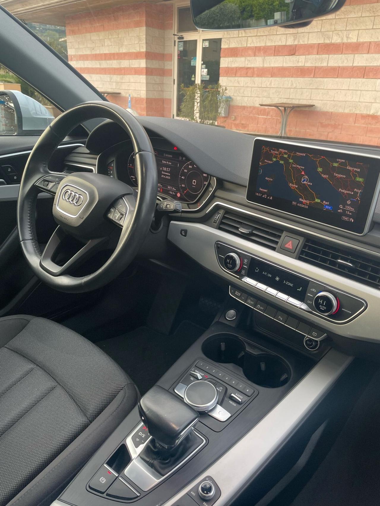 Audi A4 Avant 35 TDI 2.0 150 cv S-tronic S-line edition. Full optional