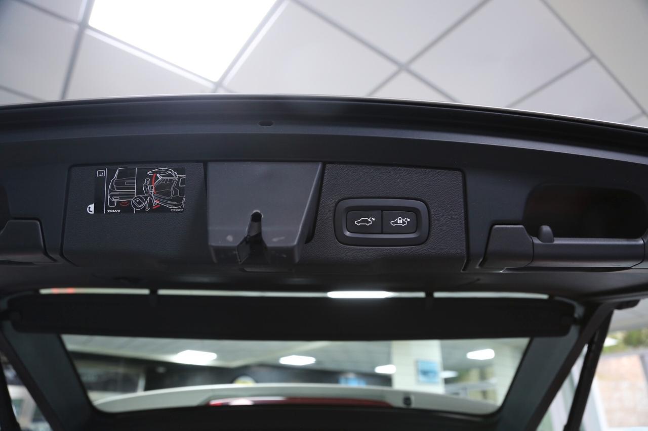 Volvo XC60 B4 (d) mhev AWD Geartronic Momentum