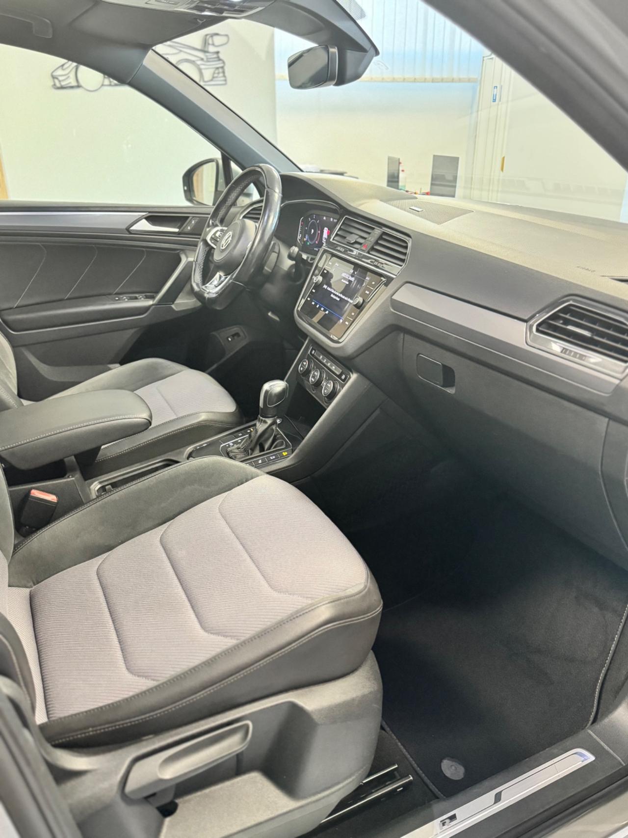 Volkswagen Tiguan R line 2.0 TDI SCR DSG BlueMotion Technology Tetto panoramico