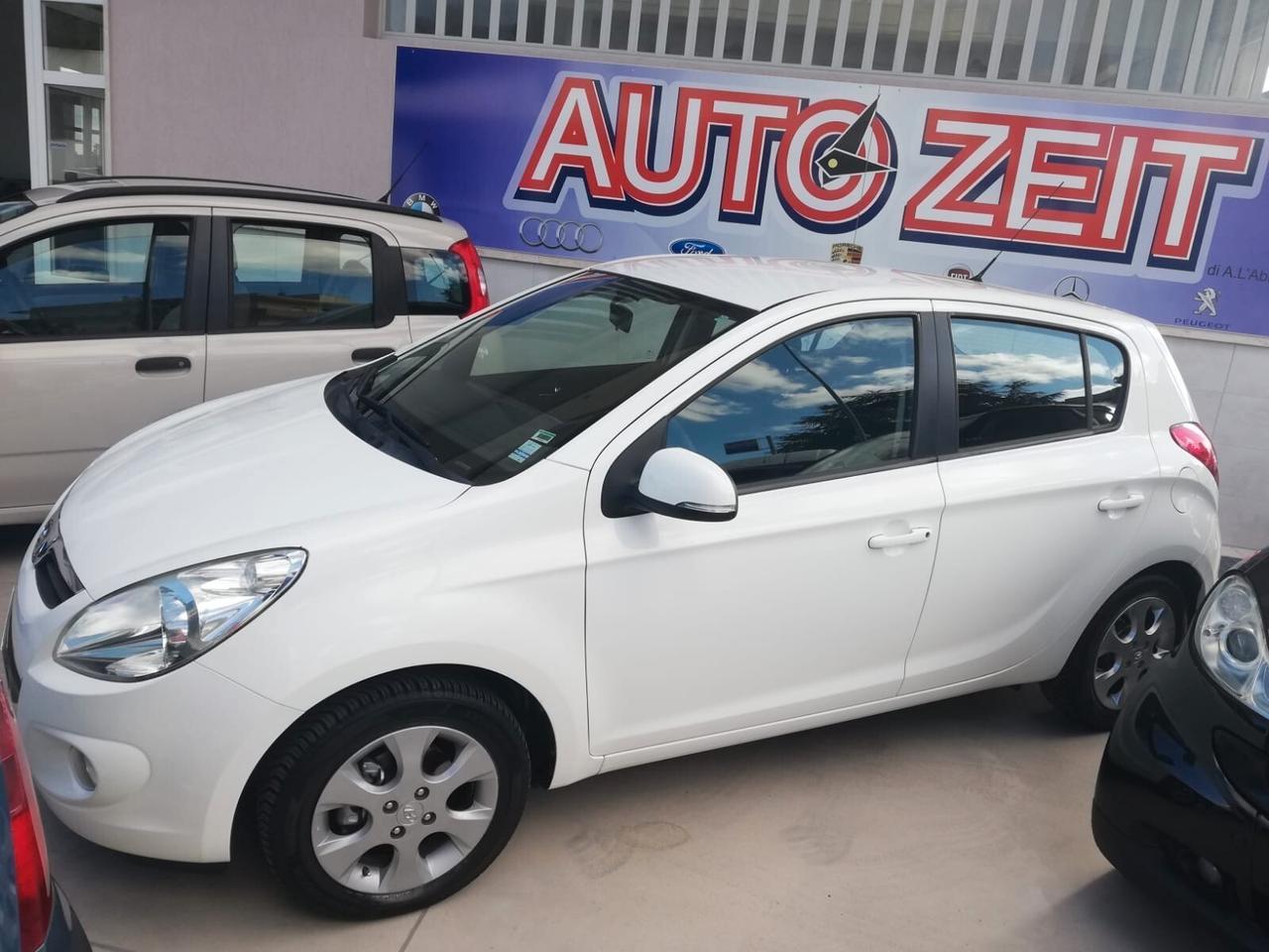 Hyundai i20 1.4 CRDi Sound Edition - 2011