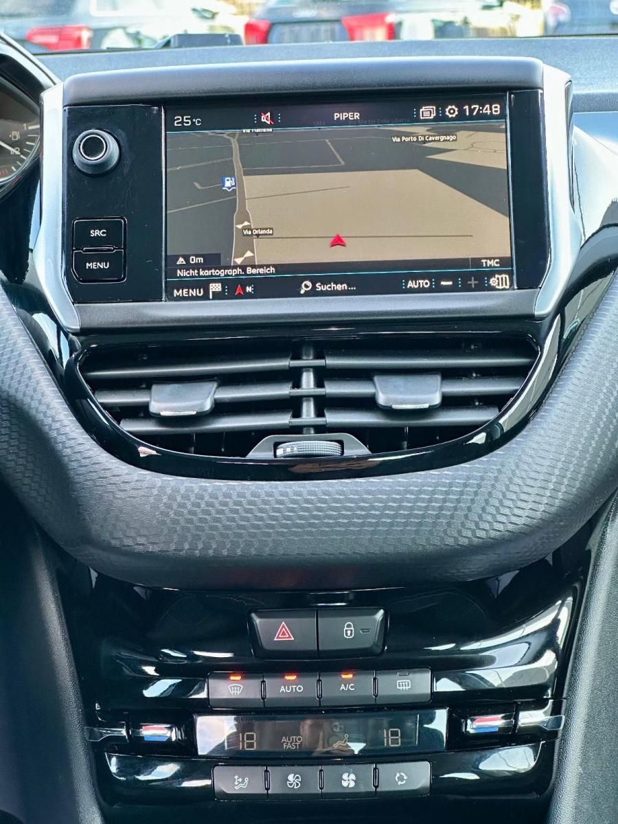 PEUGEOT - 208 - BlueHDi 100 S&S 5p. Allure Navi Pack