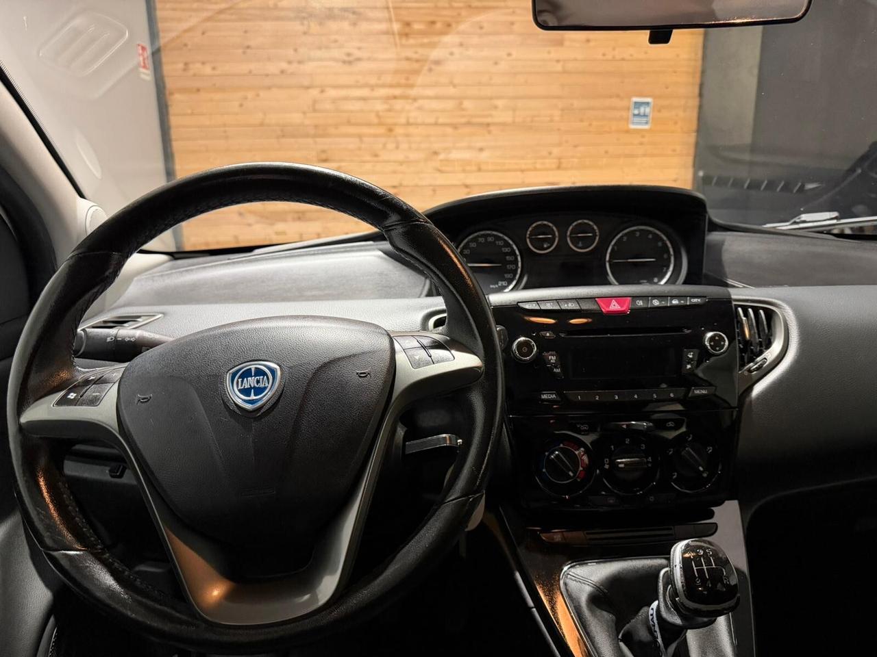 Lancia Ypsilon 1.2 69 CV 5 porte S&S Platinum