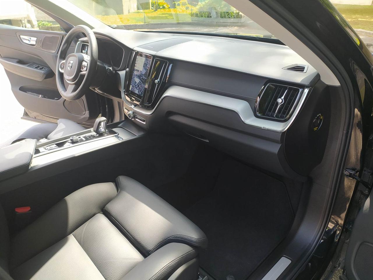 Volvo XC 60 2.0 T6 Recharge PHEV Ultimate Dark