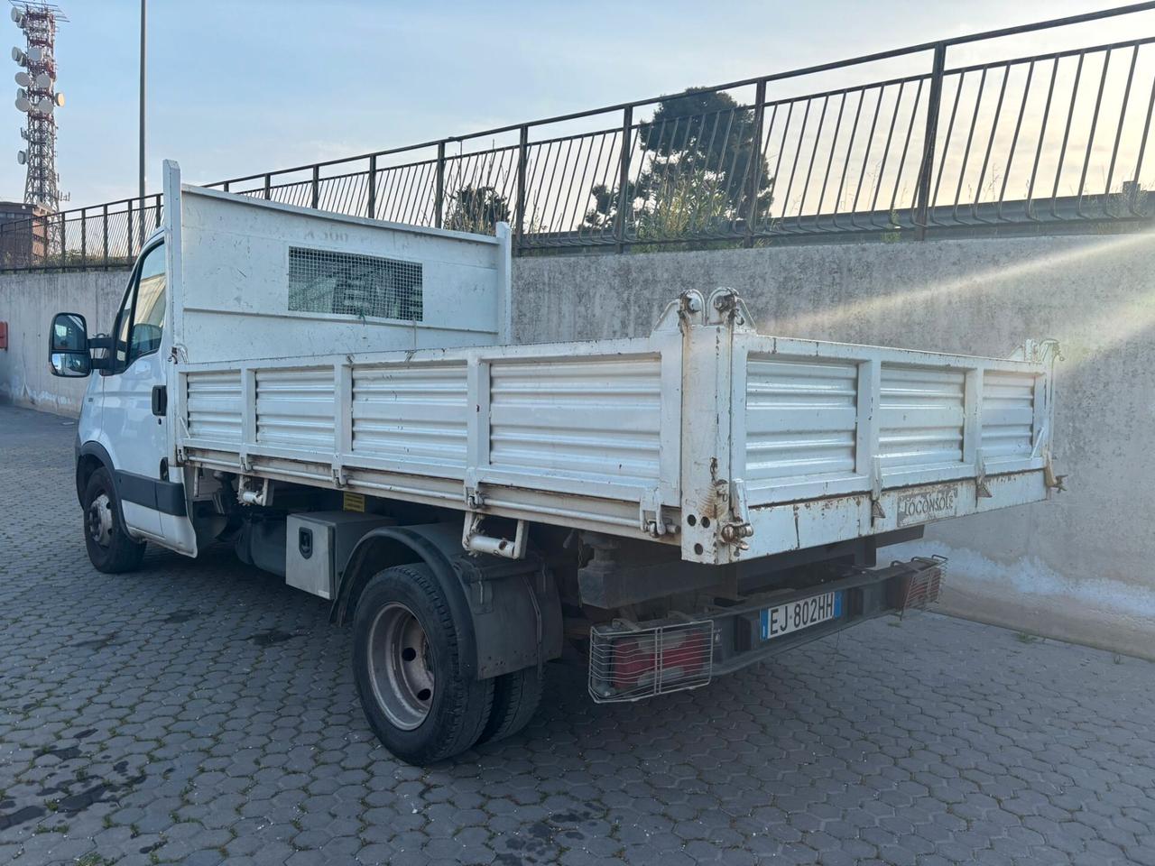 IVECO Daily 35C11 Ribaltabile Trilaterale – Pronto al lavoro