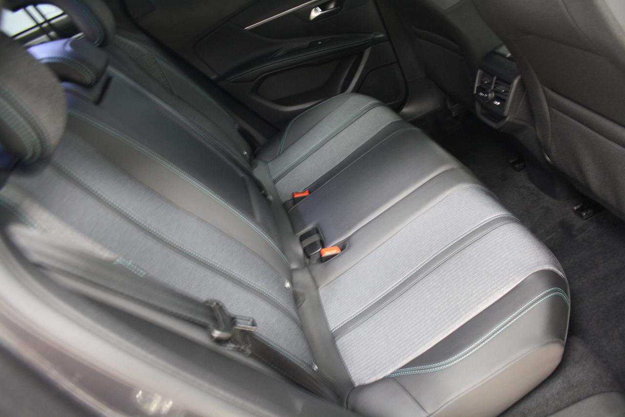 PEUGEOT 3008 1.5 HDI 130CV ALLURE PACK *2024