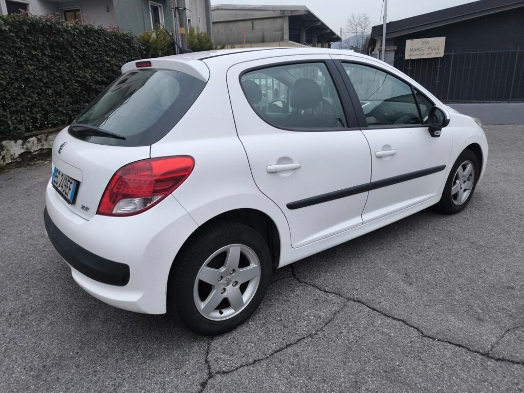 PEUGEOT 207 1,4 BENZINA- OK NEOPATENTATI