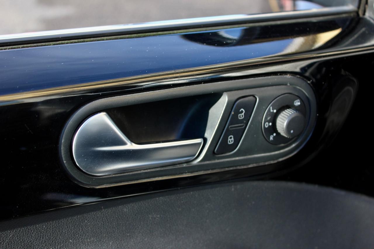 Volkswagen Maggiolino Cabrio 1.2 TSI Design 105CV NAVY PLUS SEDILI RISCALDATI