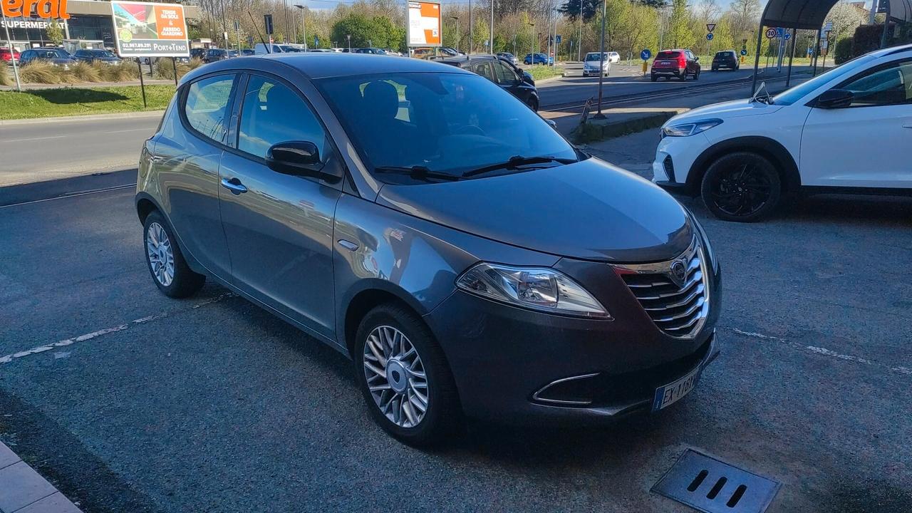 Lancia Ypsilon 0.9 TwinAir 85 CV 5 porte S&S Platinum