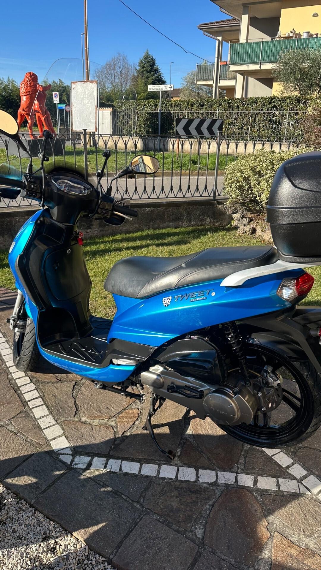 Peugeot Tweet Evo 2 150con Parabrezza e bauletto