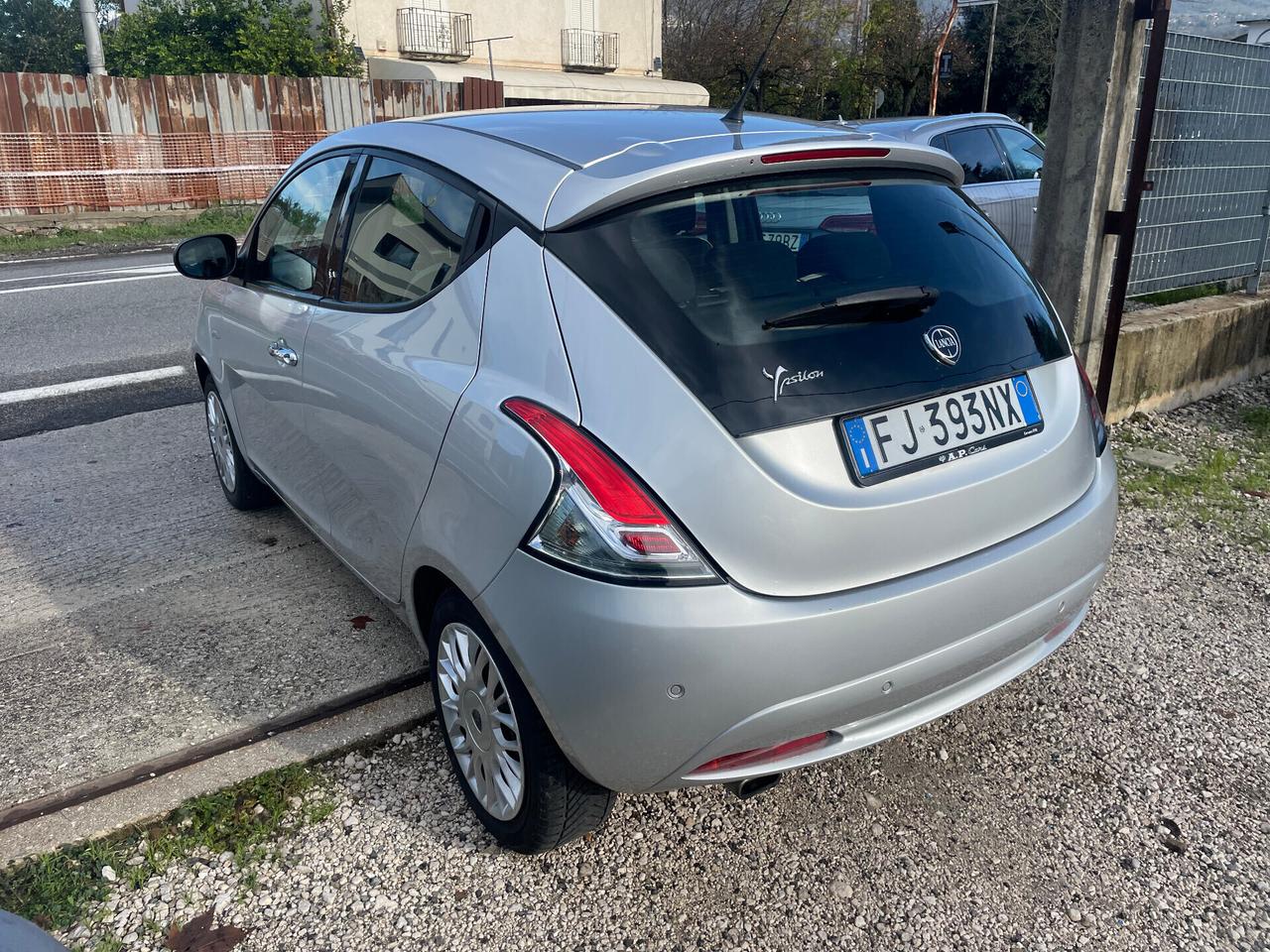 Lancia Ypsilon 1.2 69 CV 5 porte Gold