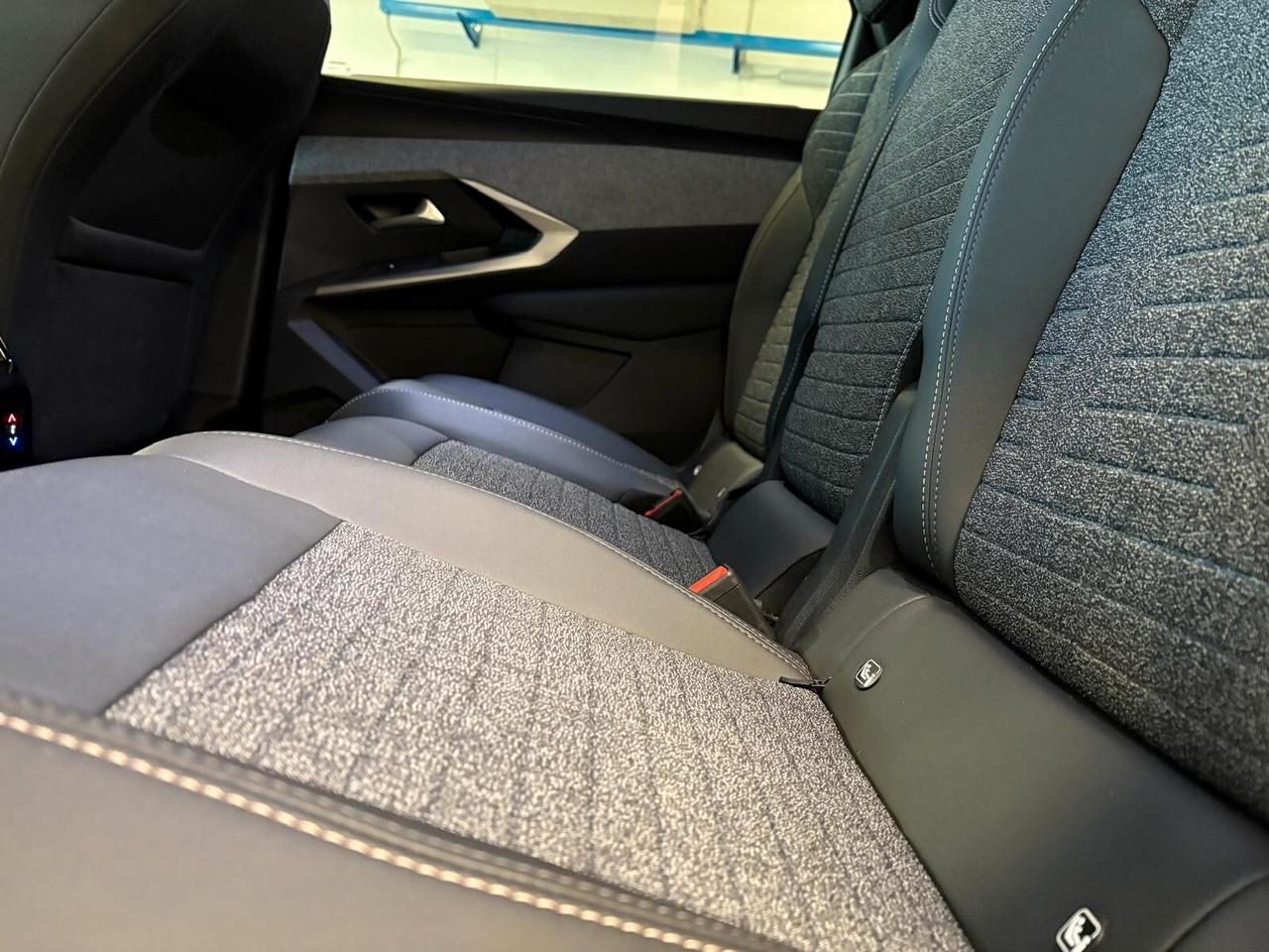 Peugeot 5008 ALLURE Hybrid 145 e-DCS6 7 posti SPOTICAR