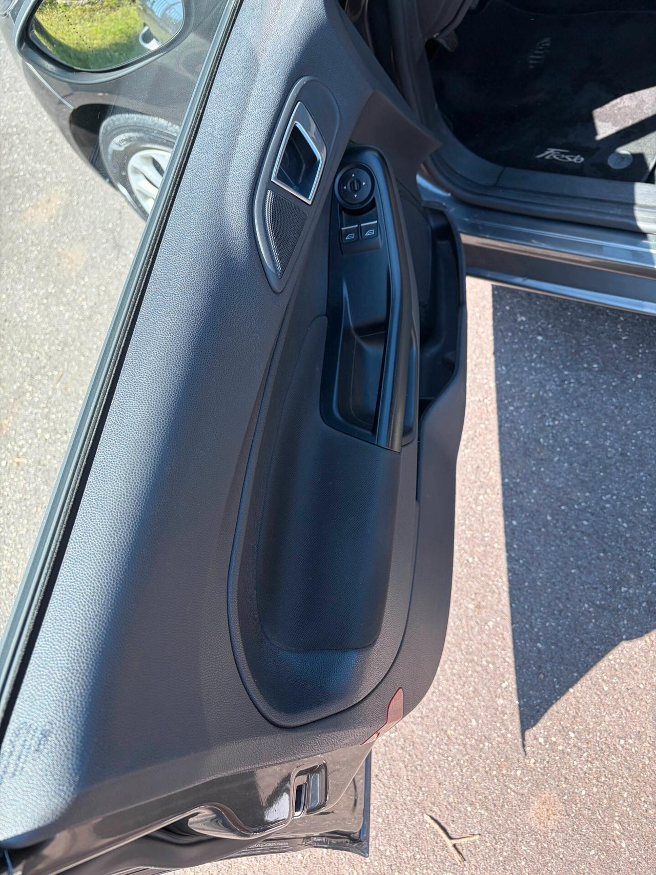 Ford Fiesta 1.2 60CV 5 porte Titanium