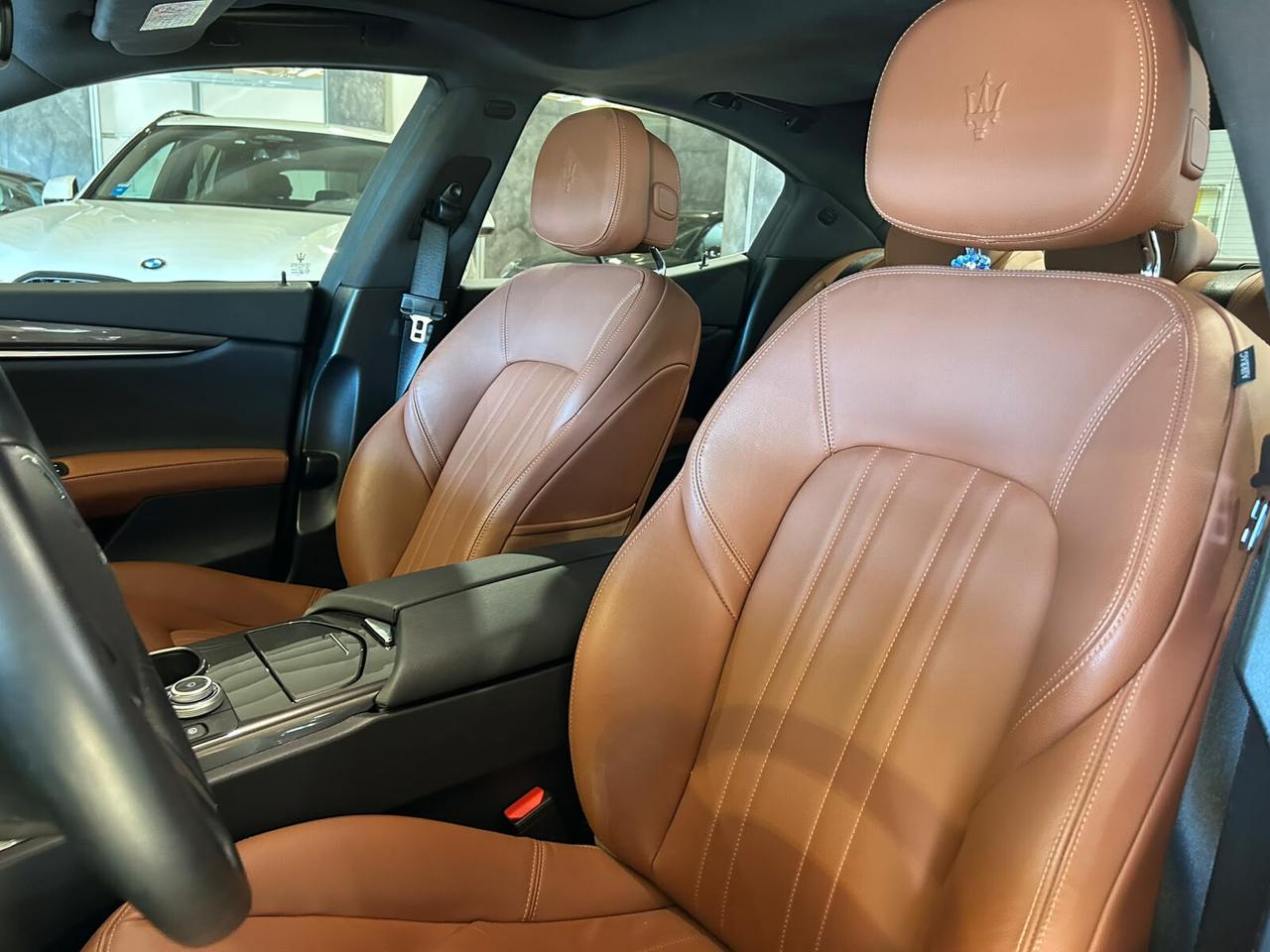 Maserati Ghibli 330 CV MHEV GT