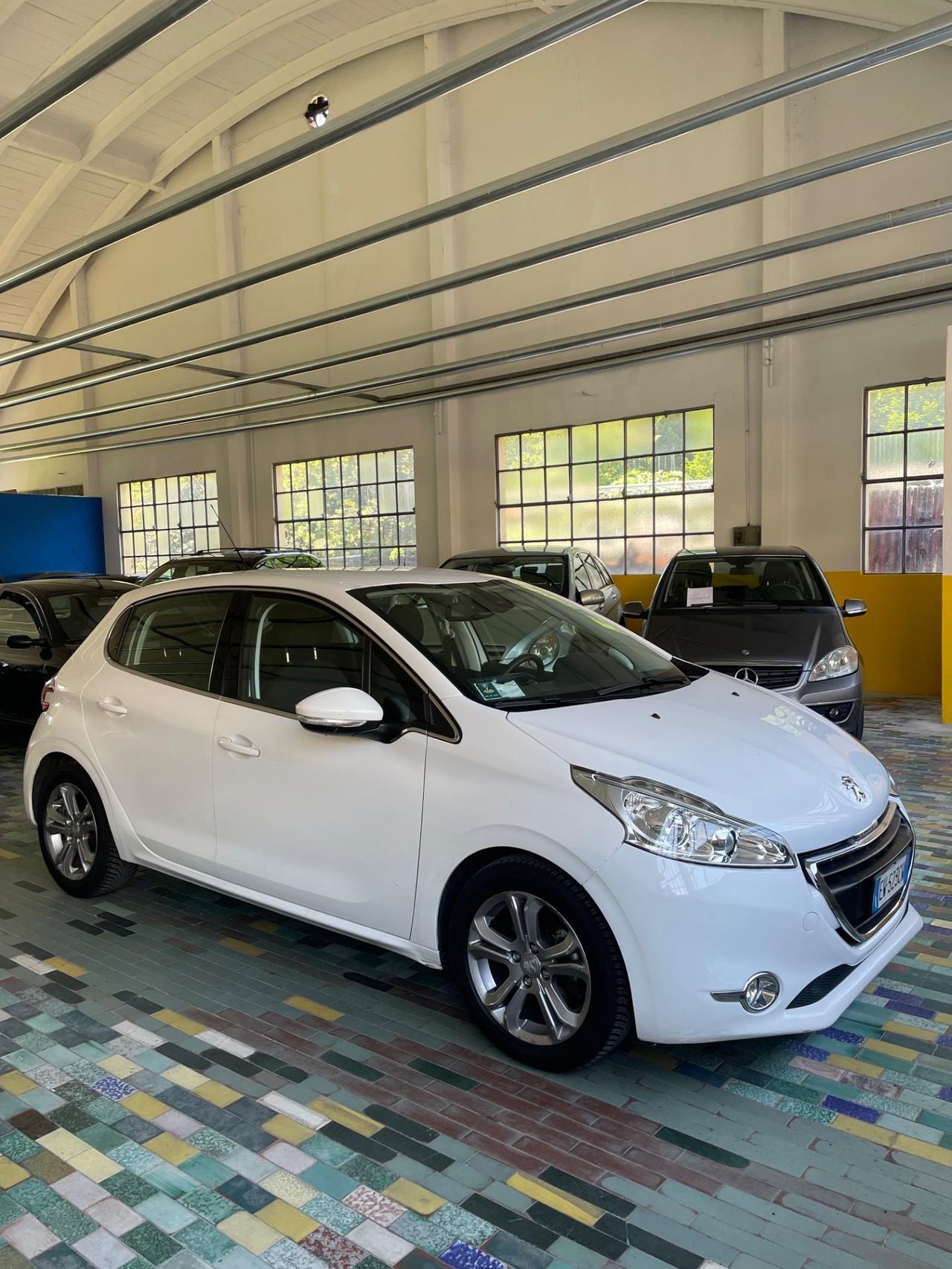 Peugeot 208 1.2 VTi 82 CV 5 porte Allure