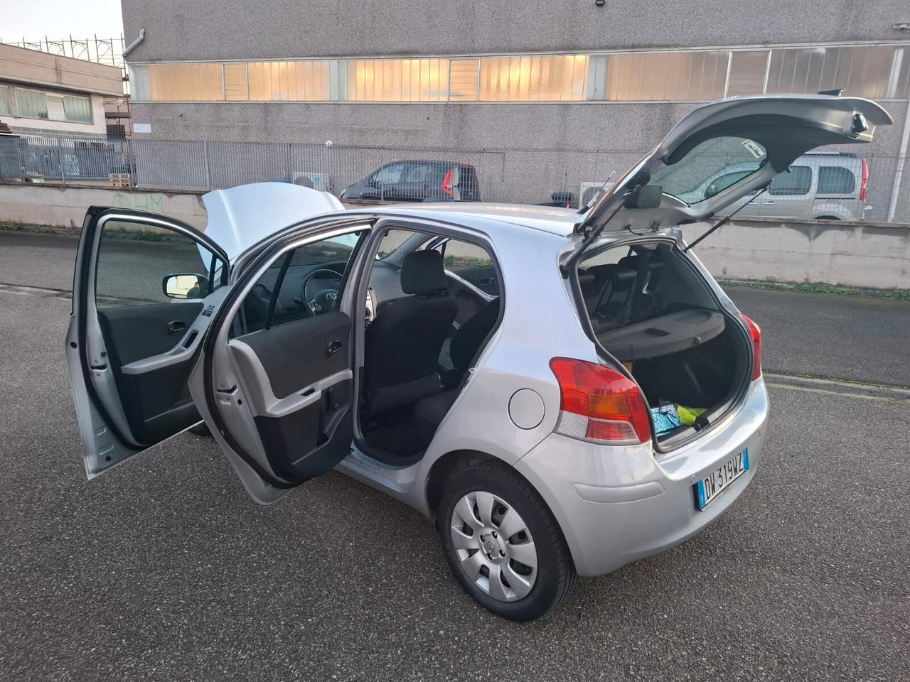 Toyota Yaris 1.0 5 porte SOLAMENTE 104.000 KM