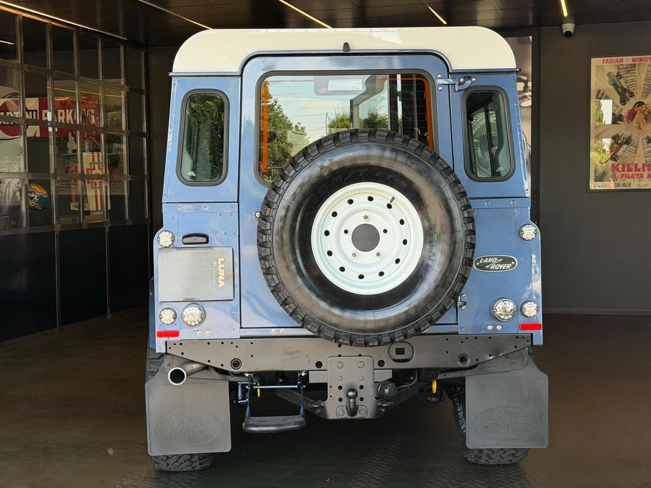 Land Rover Defender 110 2.4 TD4 Station Wagon "The World's Style"