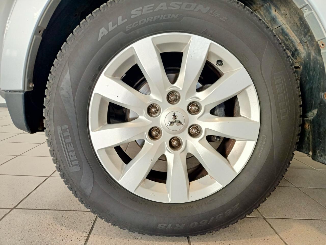 Mitsubishi Pajero Pajero 3.2 cr Instyle 200cv 3p auto*