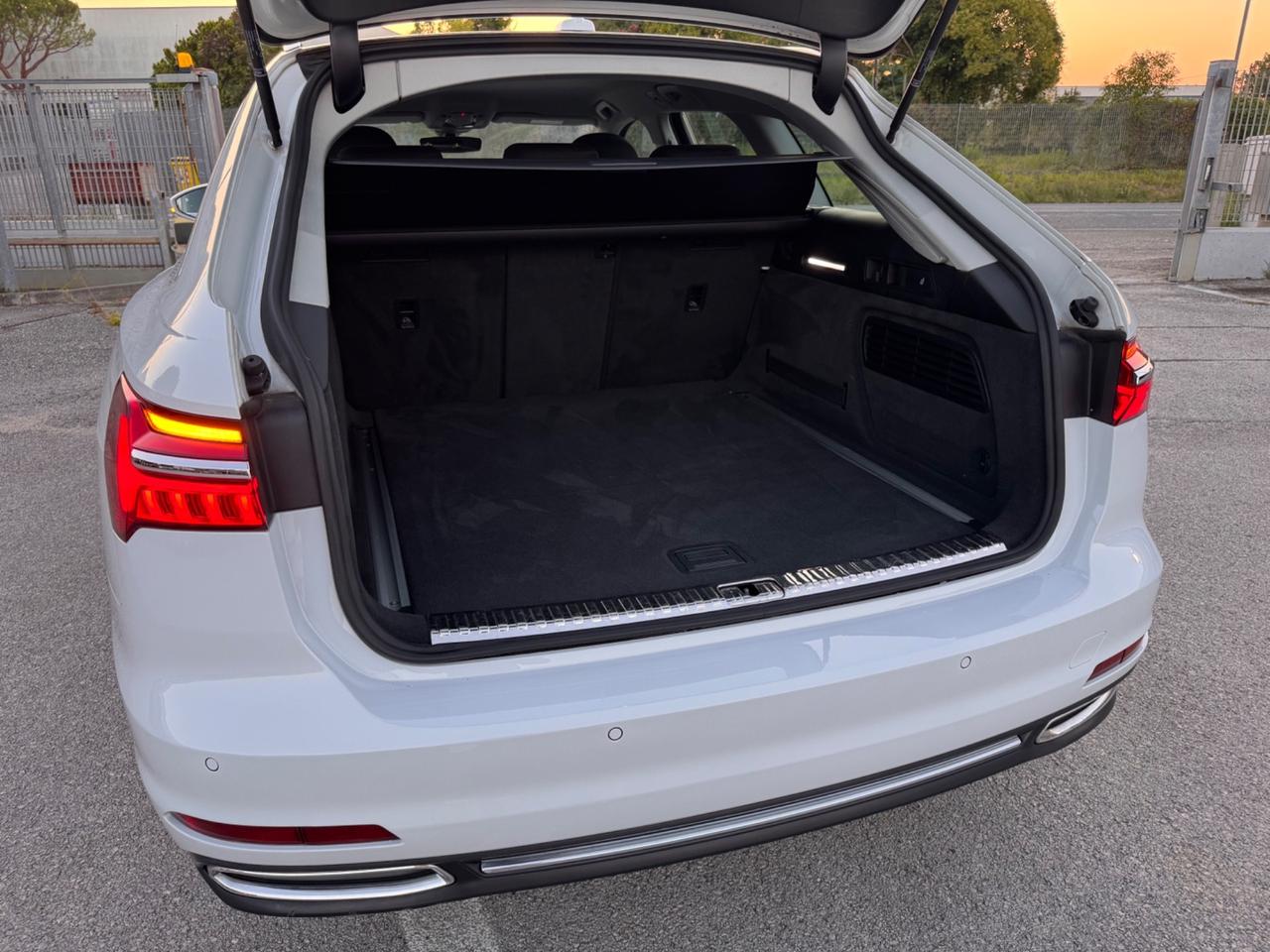 Audi A6 Avant 40 2.0 TDI S tronic Sport Matrix