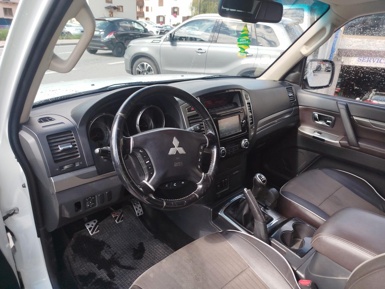 Mitsubishi Pajero 3.2 DI-D 16V MANUALE 204 CV. 3p. Intense DPF