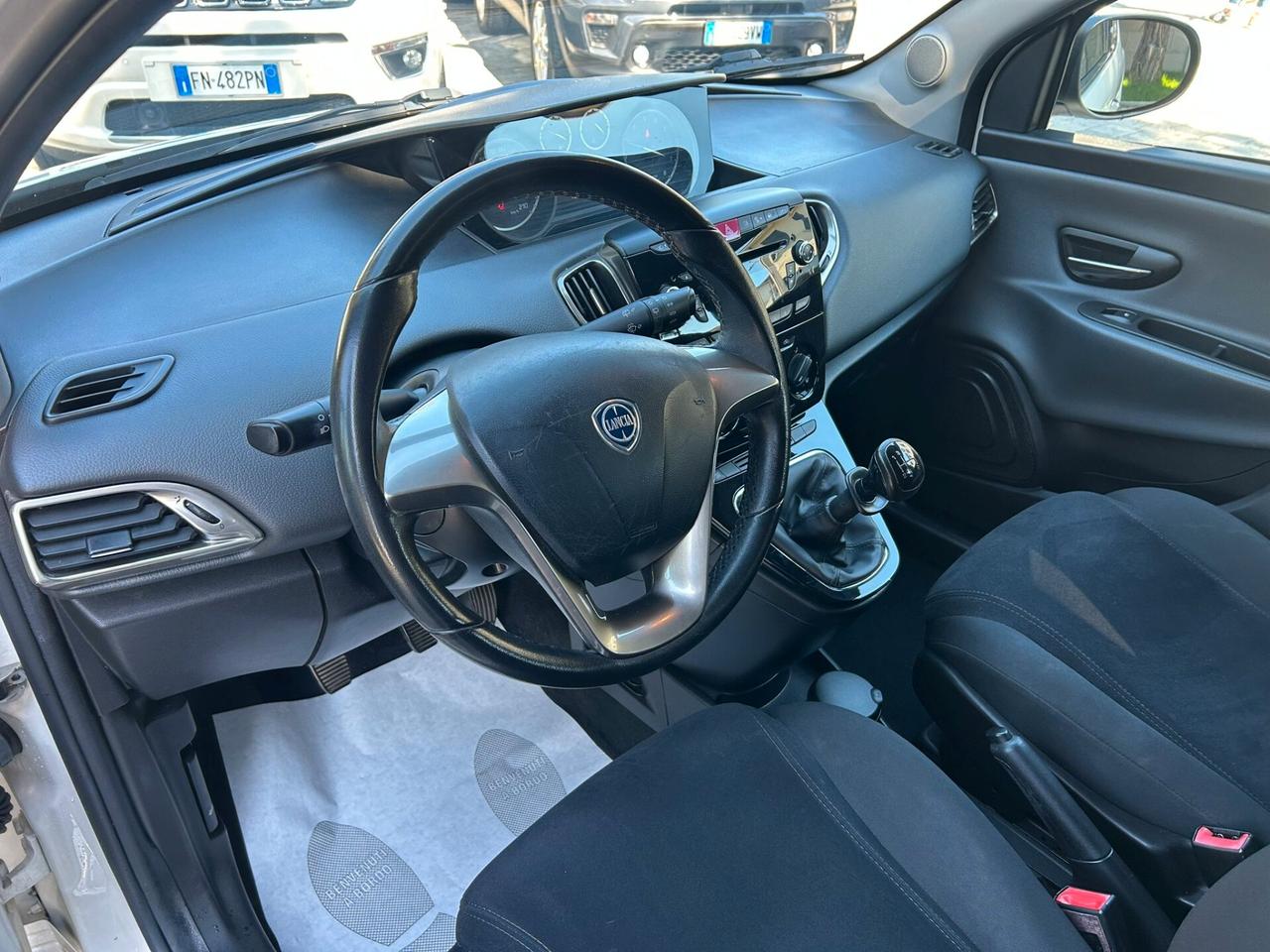 Lancia Ypsilon 1.2 69 CV 5 porte S&S Silver