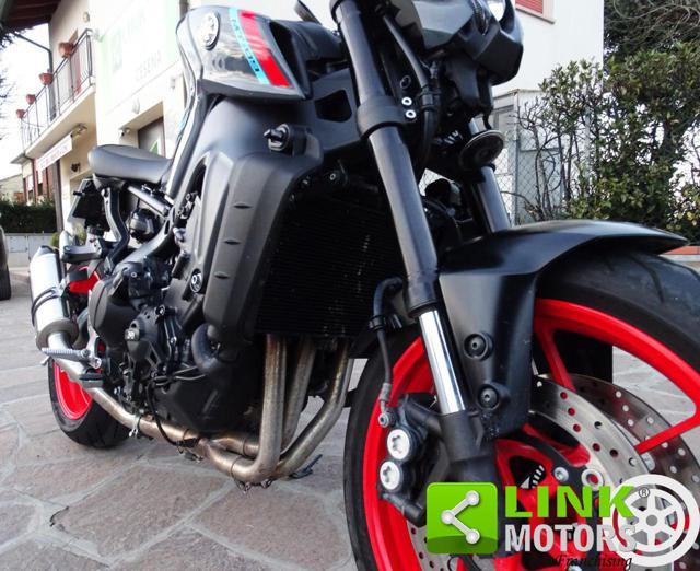 YAMAHA MT-09 -