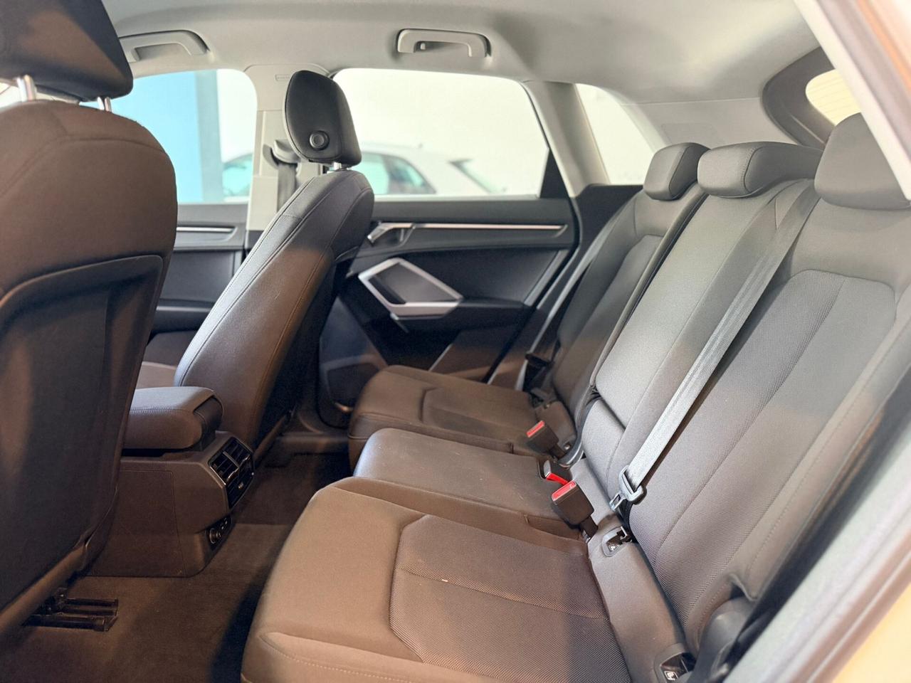 AUDI Q3 35 TDI S TRONIC BUSINESS