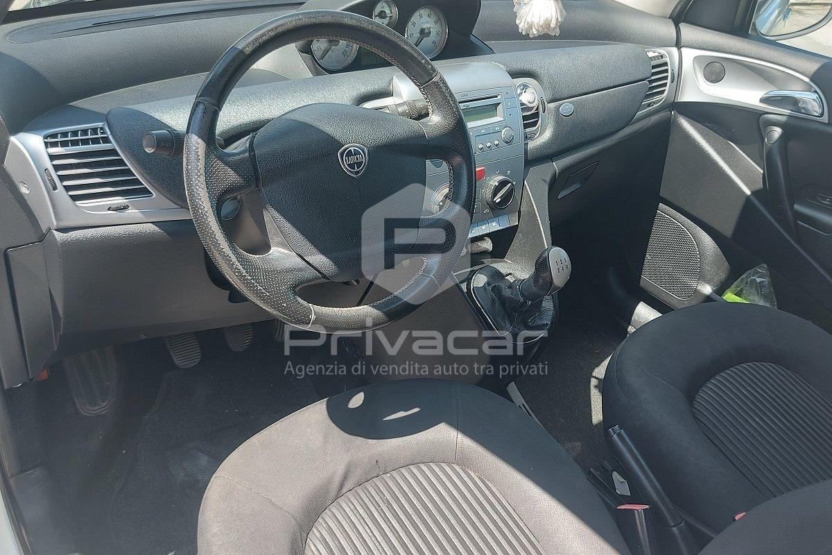 LANCIA Ypsilon 1.3 MJT 75 CV MomoDesign