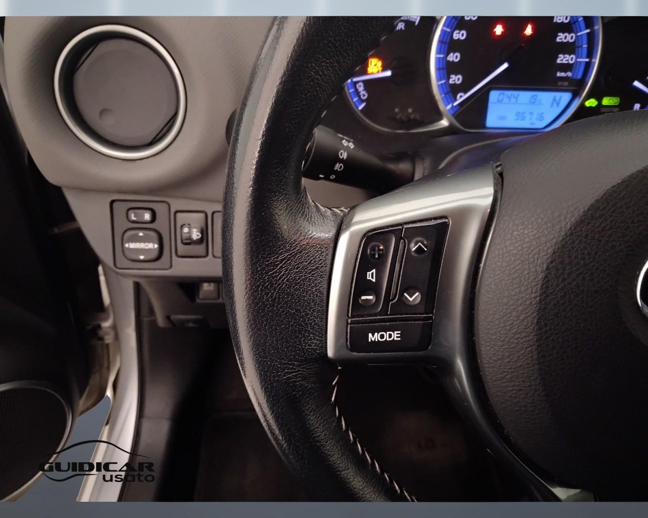 TOYOTA Yaris III 2015 - Yaris 5p 1.5h Active my16