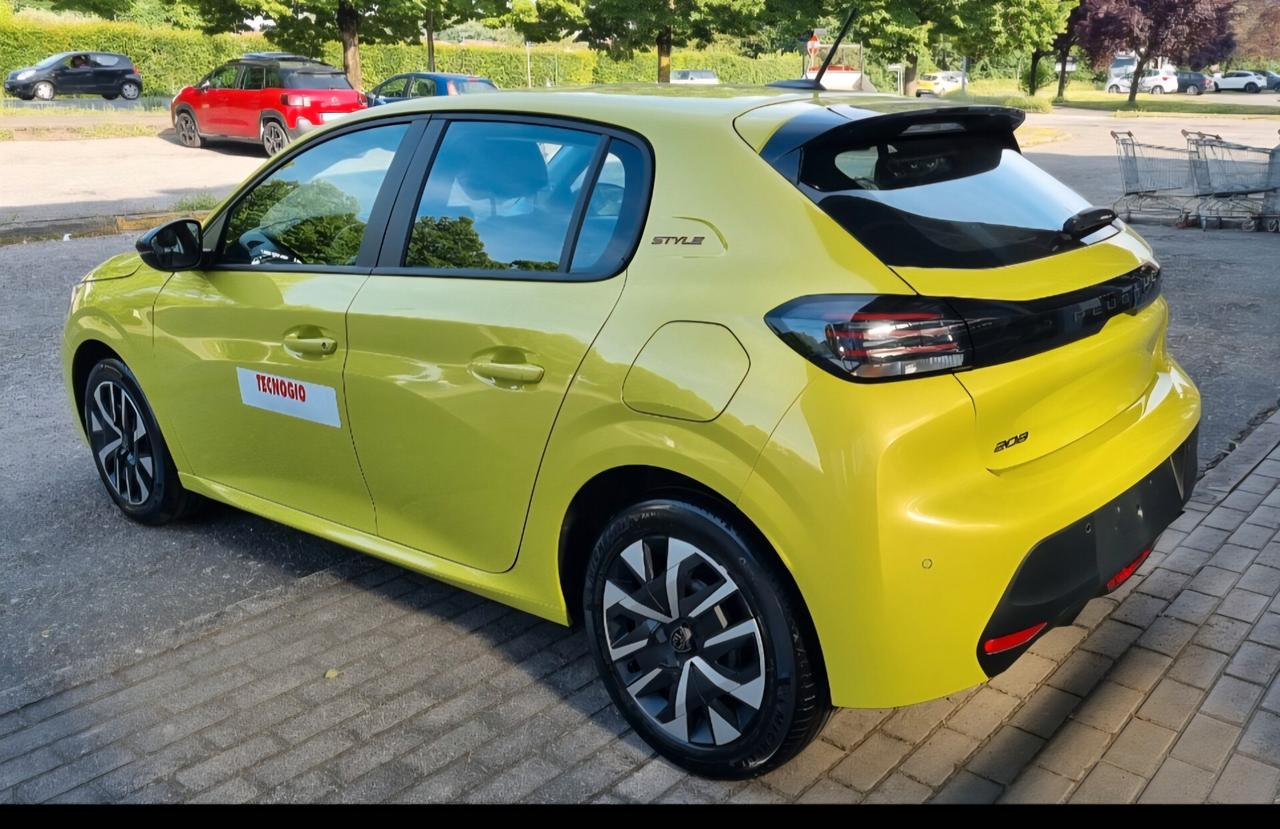 Peugeot 208 1.2 STYLE 100 CV KM ZERO X NEOPATENTATI 6 MARCE