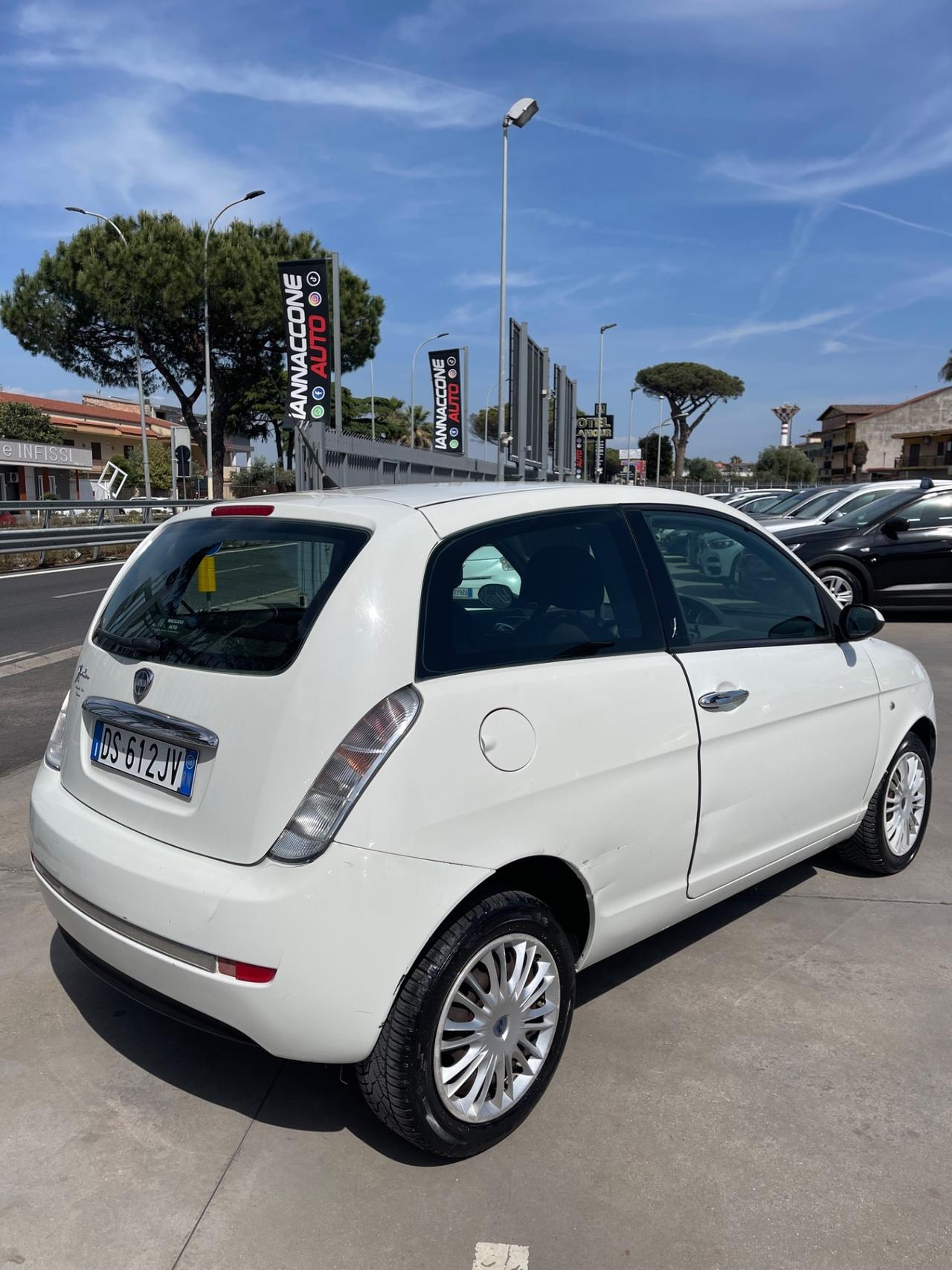 Lancia Ypsilon 1.2 Argento