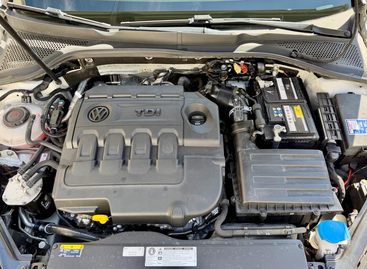 Volkswagen Golf 1.6 TDI R-Line - GARANZIA