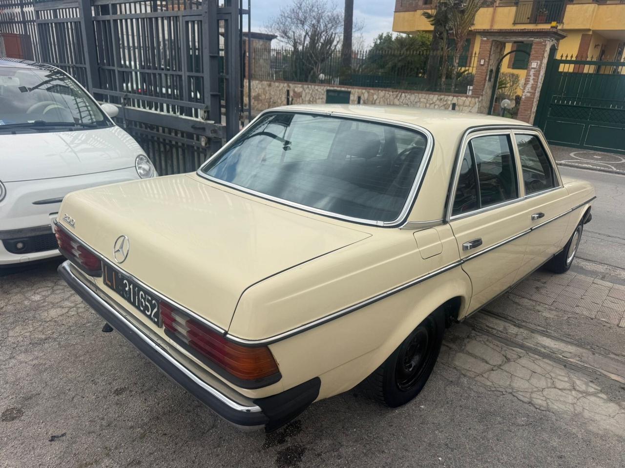 Mercedes-benz 200 berlina