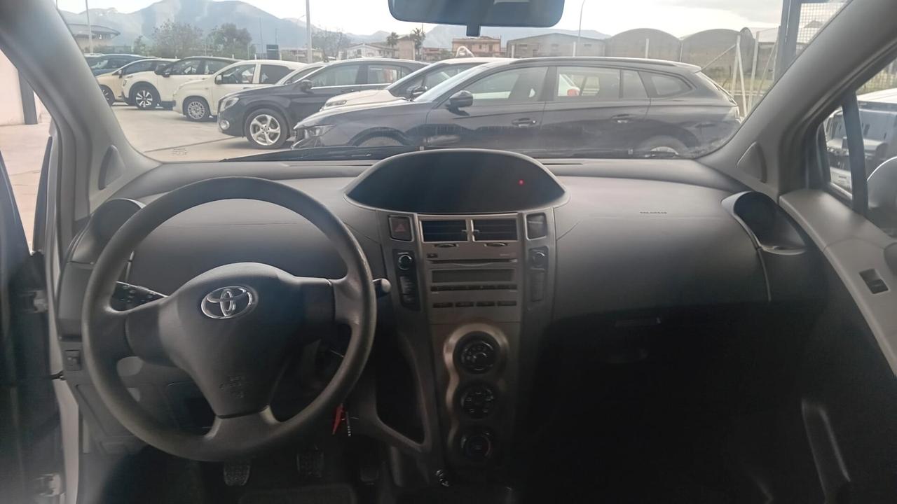 Toyota Yaris 1.0 5 porte Sol