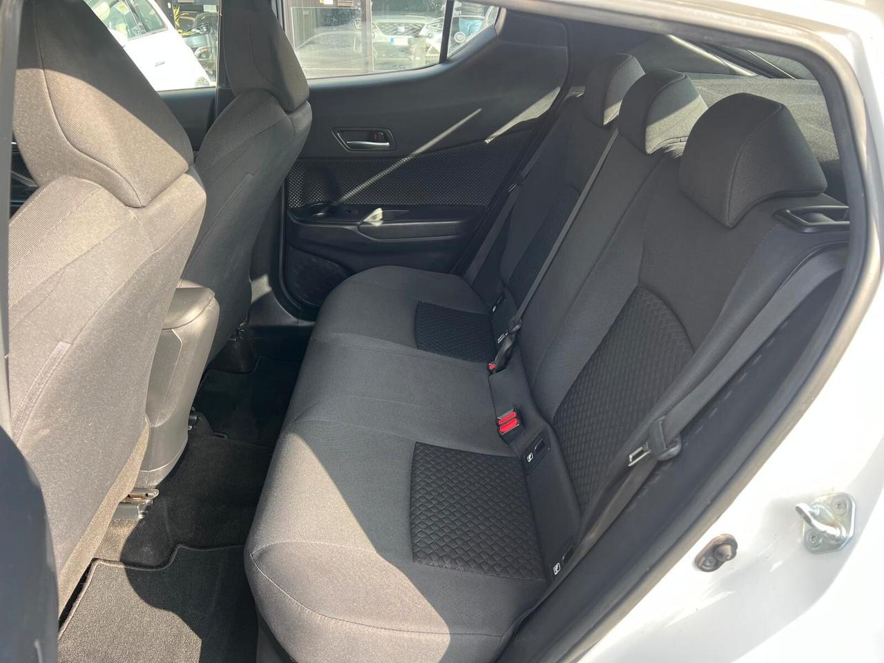 Toyota C-HR 1.8 Hybrid E-CVT Active