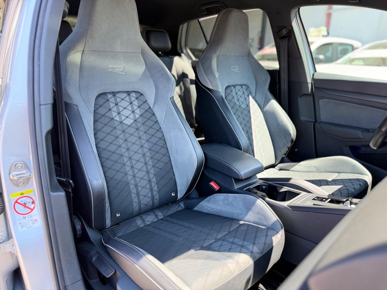 Volkswagen Golf 1.5 eTSI 150 CV EVO ACT DSG R-Line